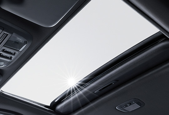 <sg-lang1>Sunroof eléctrico de vidrio con inclinación ajustable</sg-lang1><sg-lang2></sg-lang2><sg-lang3></sg-lang3>